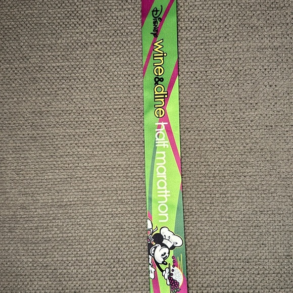 Disney Run Medal 2013 Wine & Dine Half Marathon November 9, 2013 WDW - Picture 5 of 7